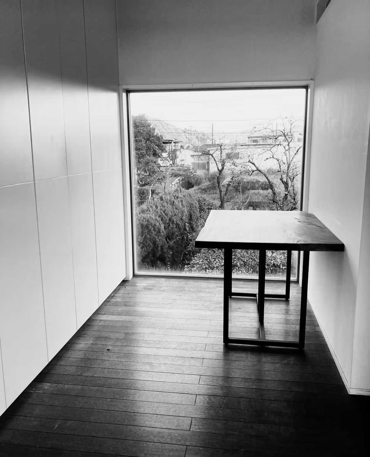 image of acupuncture needles on a bamboo mat